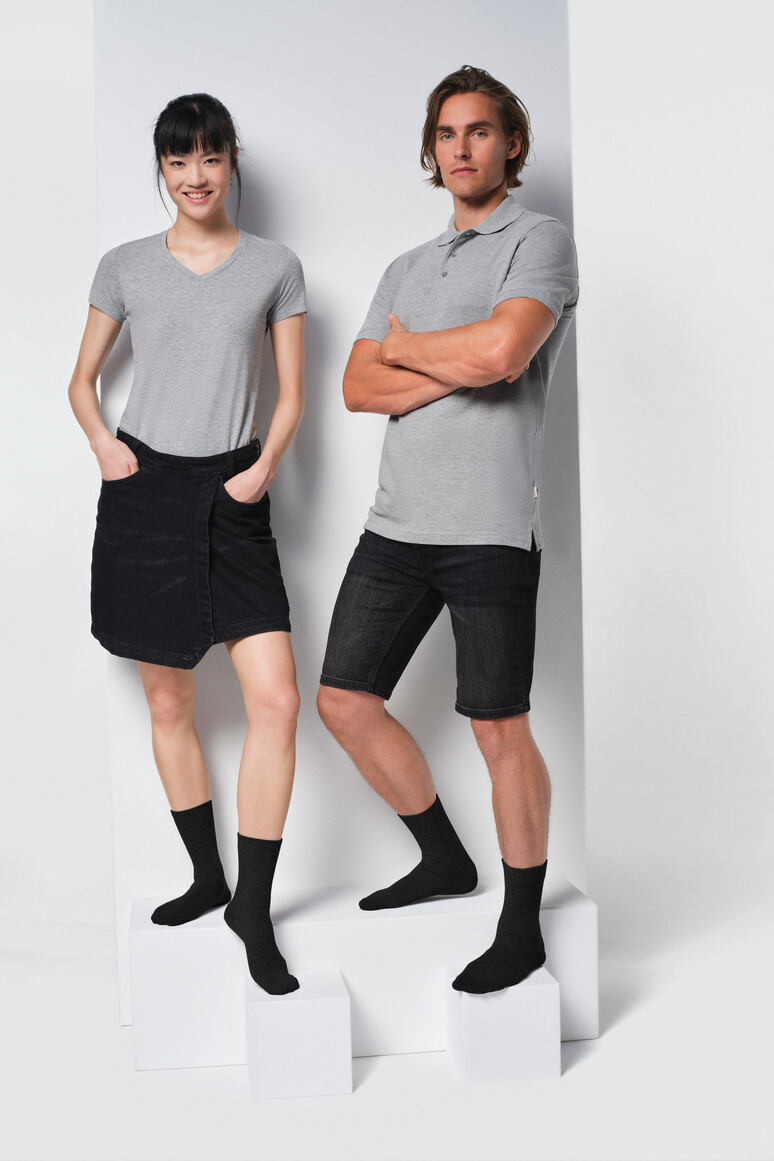 HAKRO 975 Socken Essentials in Schwarz – Modellansicht