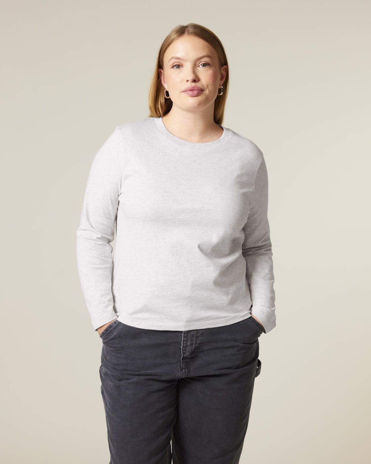 Stanley Stella Stella Muser Long Sleeve in Cool Heather Grey – Modellansicht