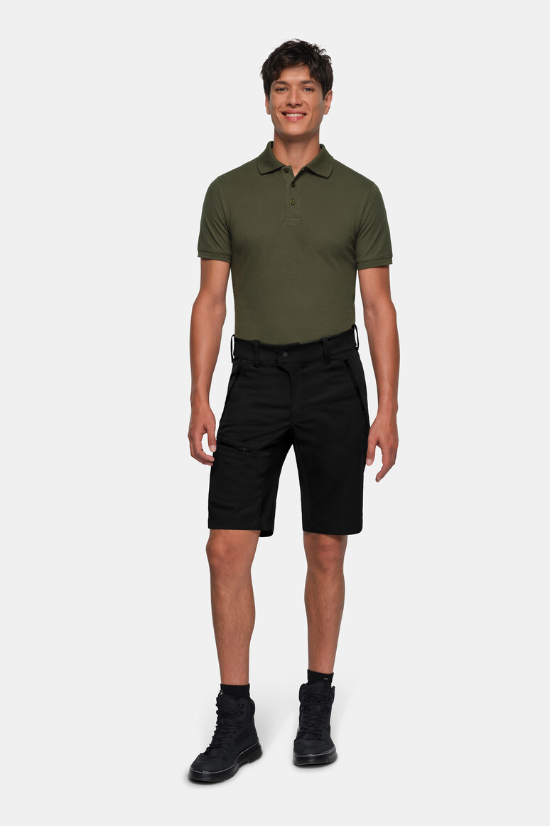 HAKRO 713 Performanceshorts ECO in Schwarz – Modellansicht