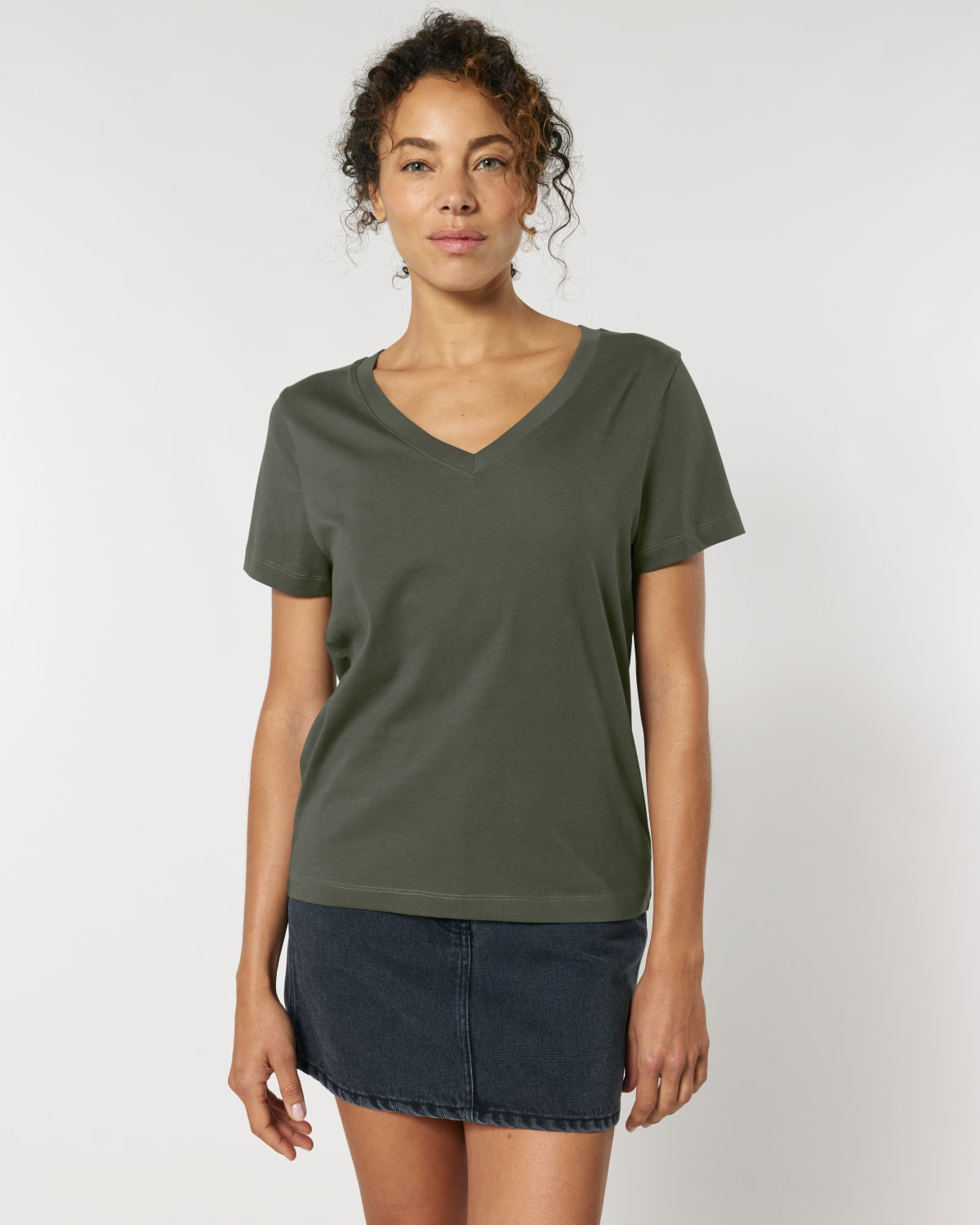 Stanley Stella Stella Isla in Khaki – Modellansicht