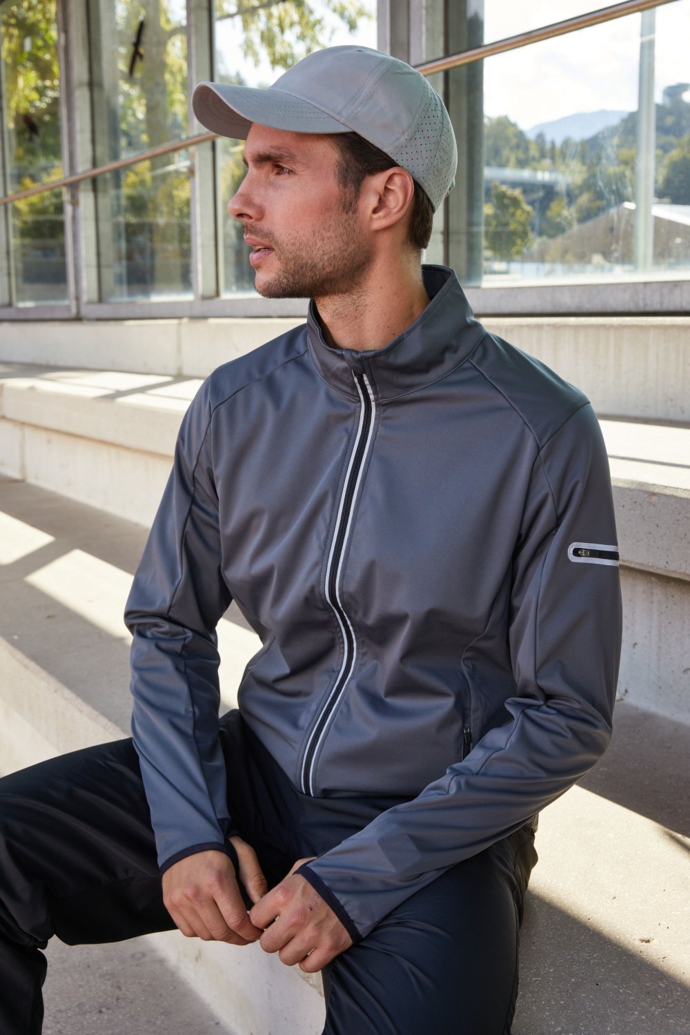 Daiber Men's Sports Softshell Jacket in Black/Light-Red – Modellansicht
