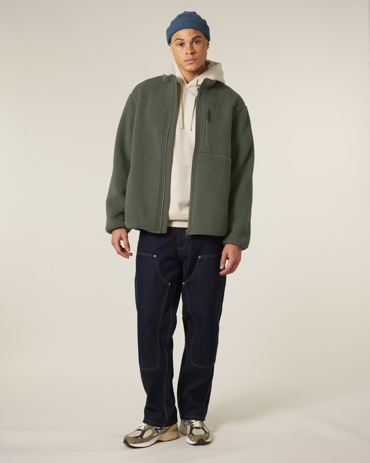 Stanley Stella Brooker in Khaki – Modellansicht