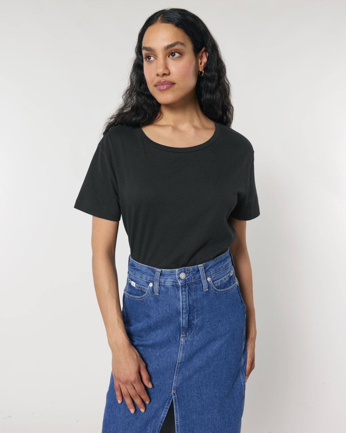 Stanley Stella Stella Serena in Black – Modellansicht