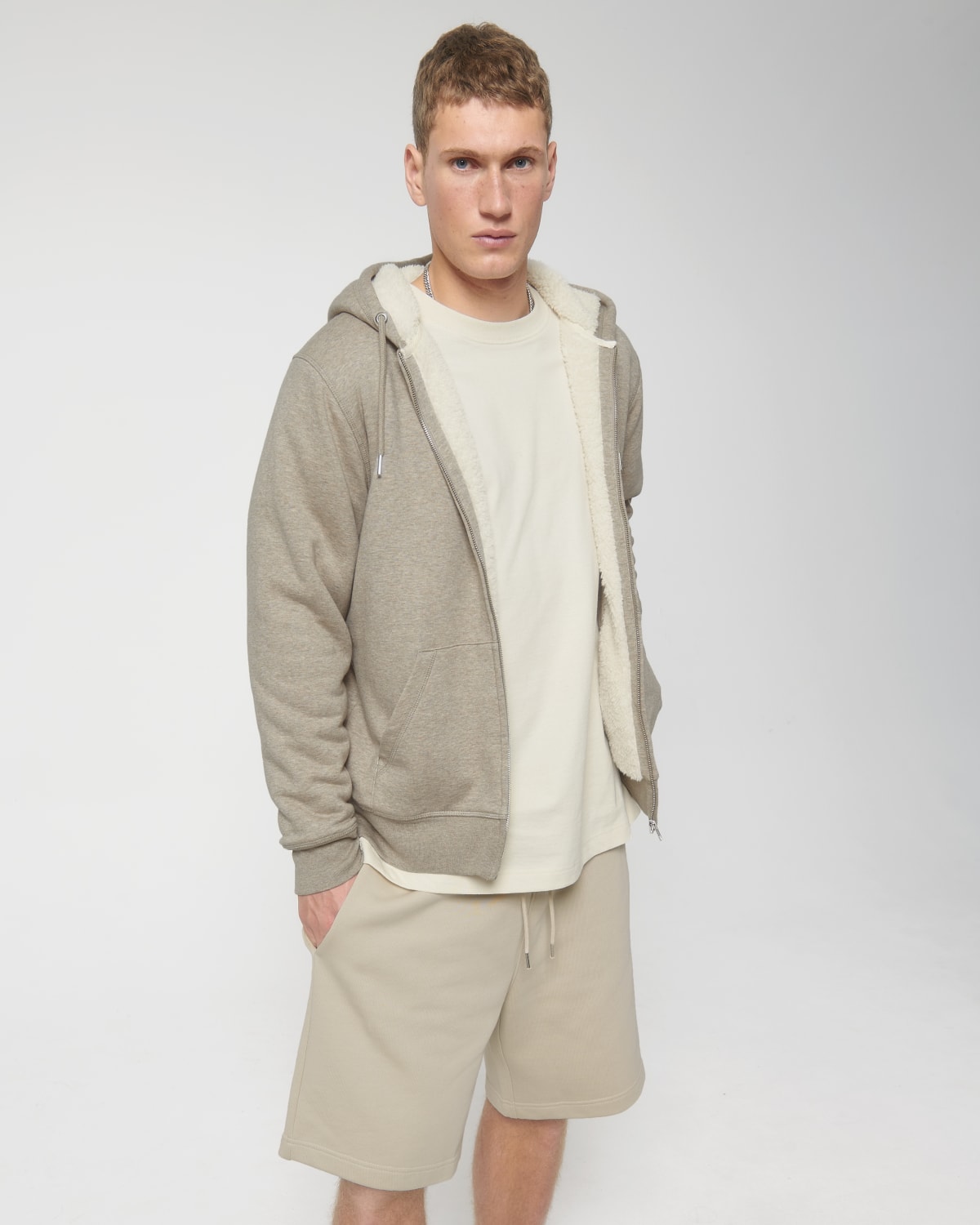 Stanley Stella Hygger Sherpa in Heather Sand – Modellansicht