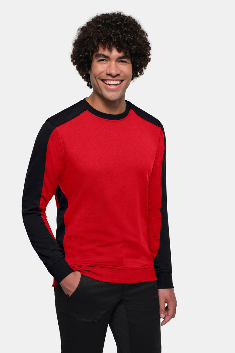 HAKRO 549 Sweatshirt Contrast MIKRALINAR® ECO in Rot/Schwarz – Modellansicht
