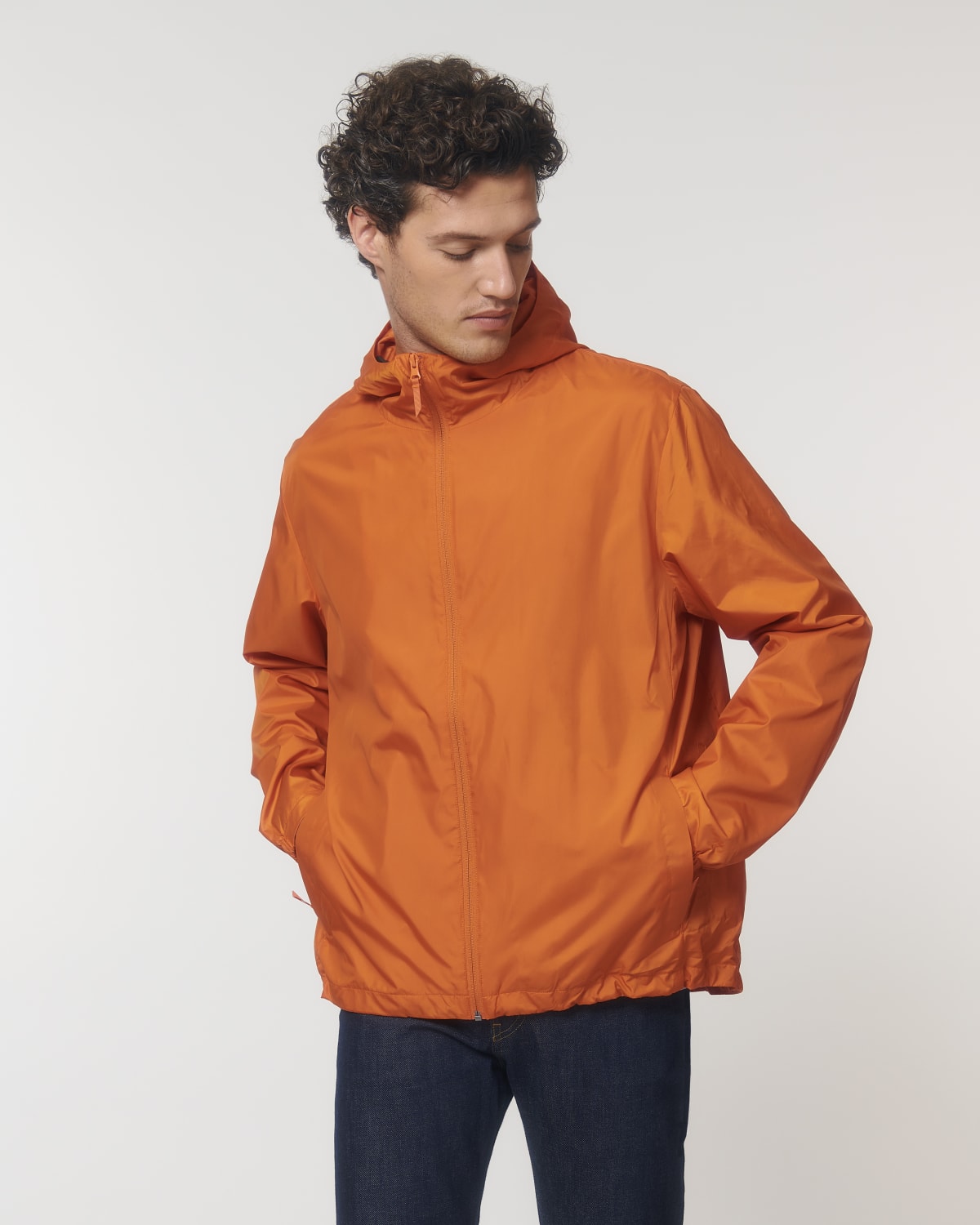 Stanley Stella Commuter in Flame Orange – Modellansicht