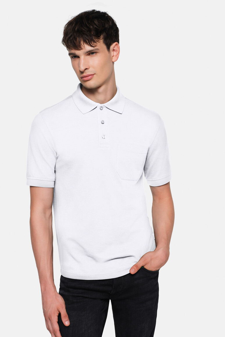 HAKRO 812 Pocket-Poloshirt MIKRALINAR® in Weiß – Modellansicht