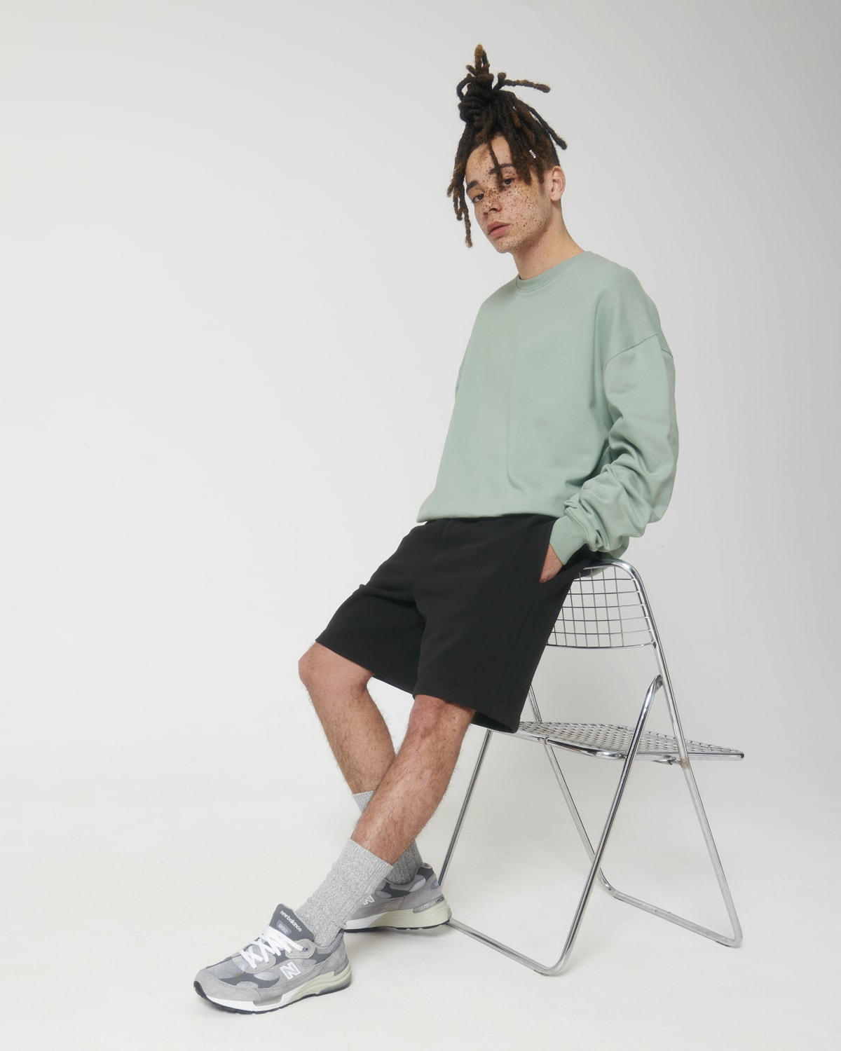 Stanley Stella Ledger Dry in Aloe – Modellansicht