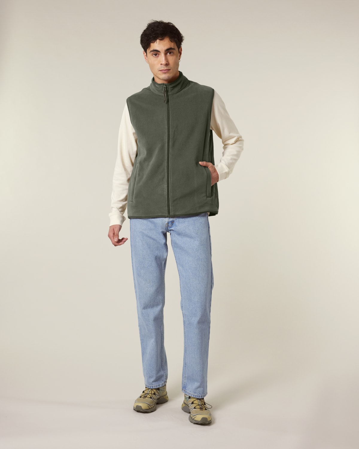 Stanley Stella Stanley Quester in Khaki – Modellansicht