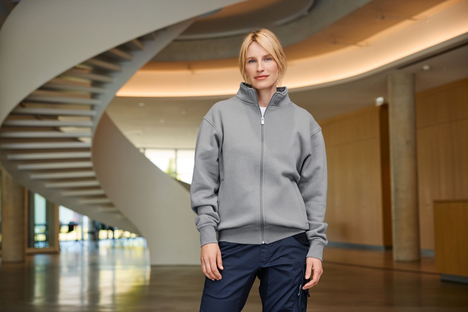 Daiber Workwear Sweat Jacket in Aqua – Modellansicht