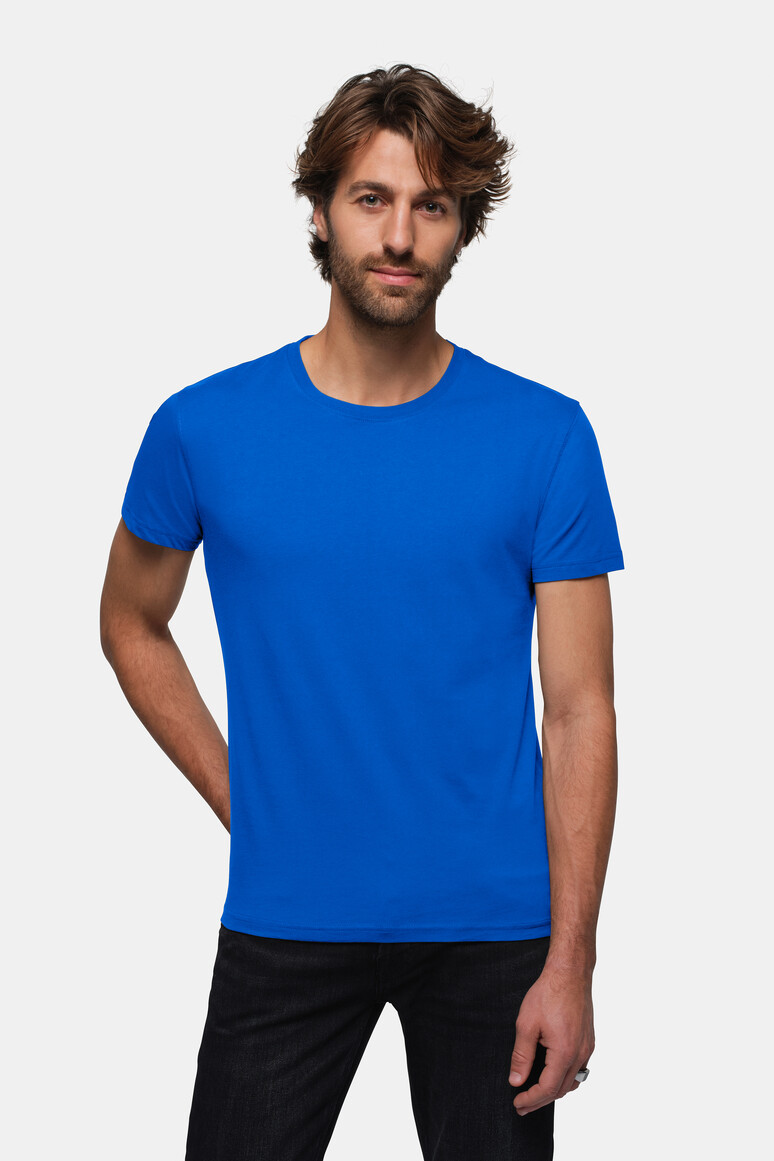 HAKRO 593 T-Shirt Bio-Baumwolle in Royalblau – Modellansicht