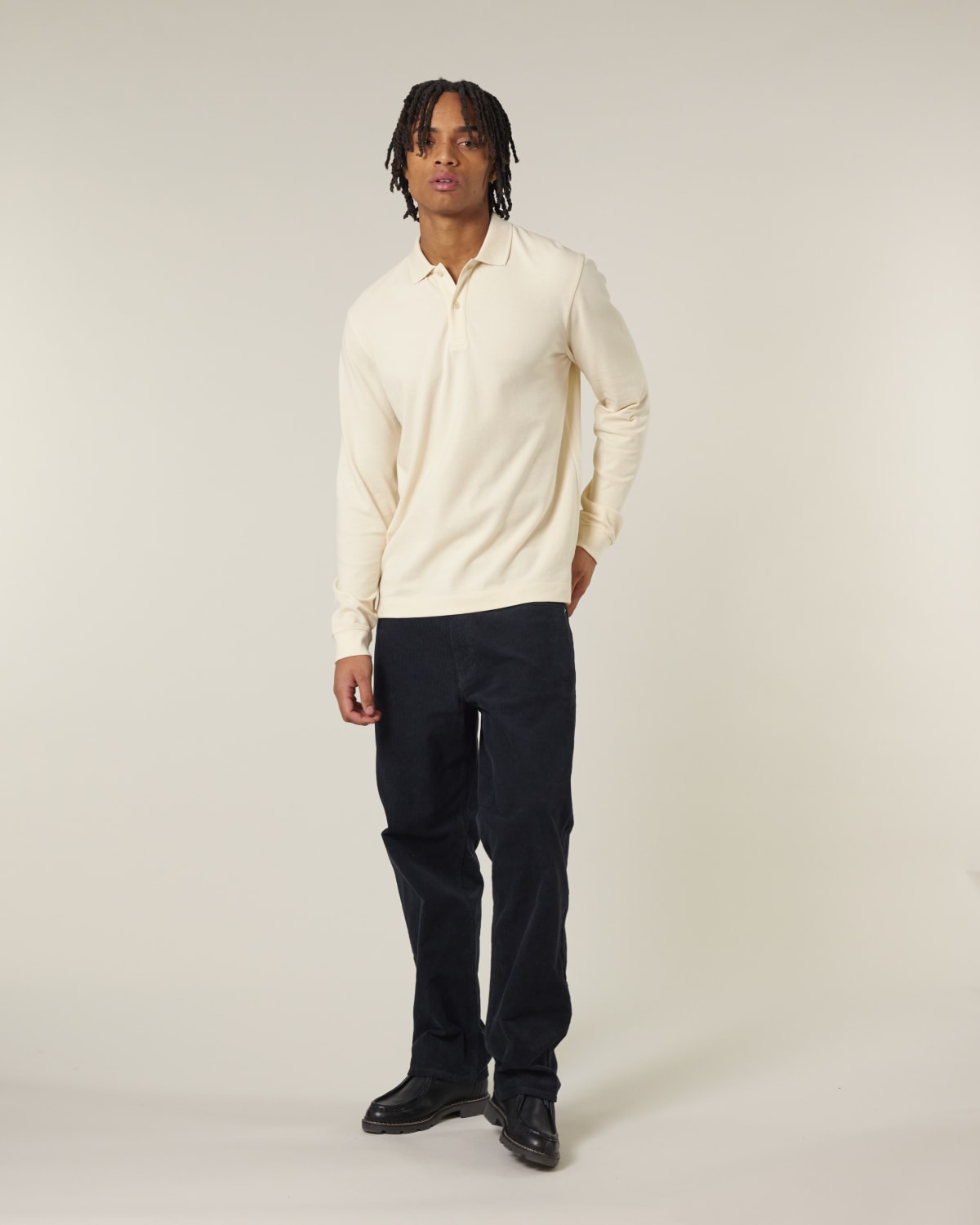 Stanley Stella Prepster 2.0 Long Sleeve in Natural Raw – Modellansicht