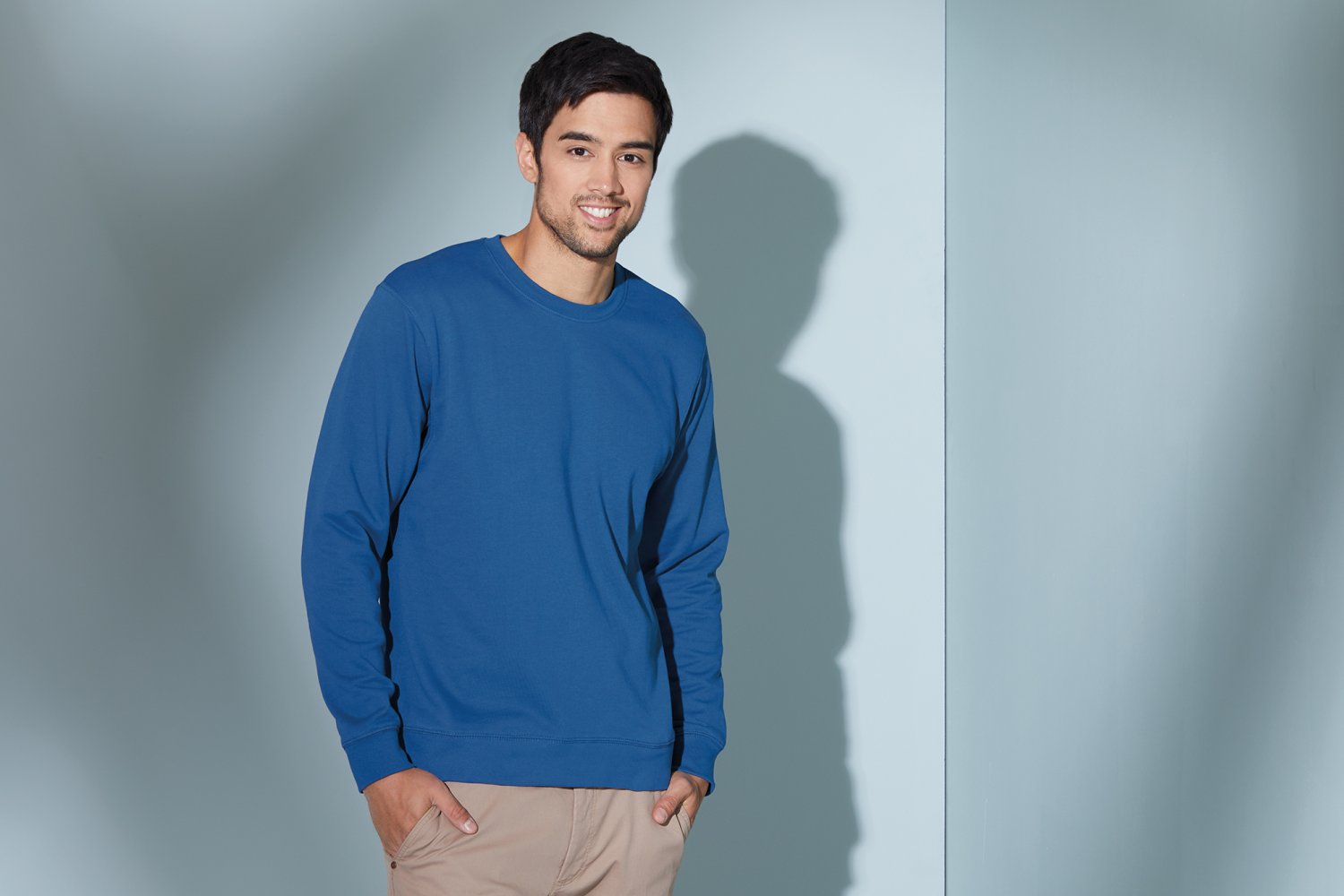 Daiber Basic Sweat in White – Modellansicht