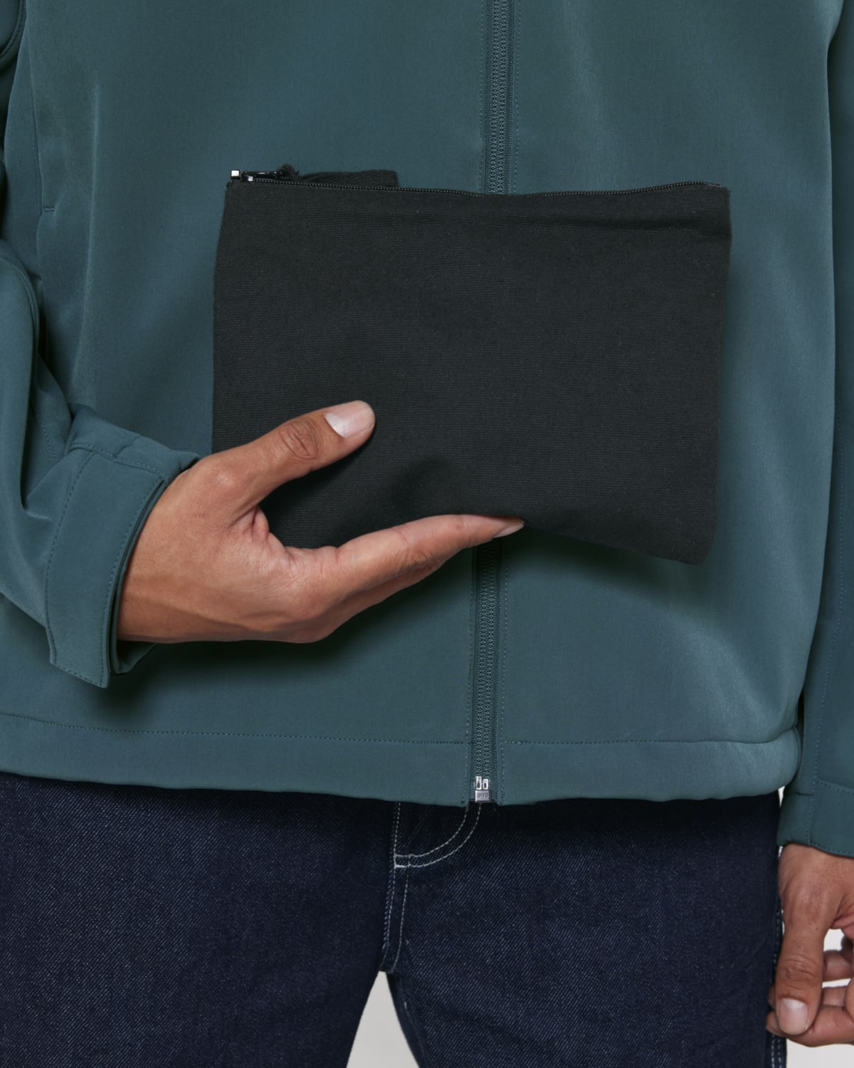 Stanley Stella Pencil Case in Black – Modellansicht