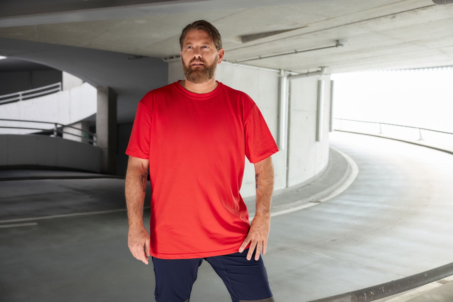Daiber Men's Workwear T-Shirt in Navy – Modellansicht