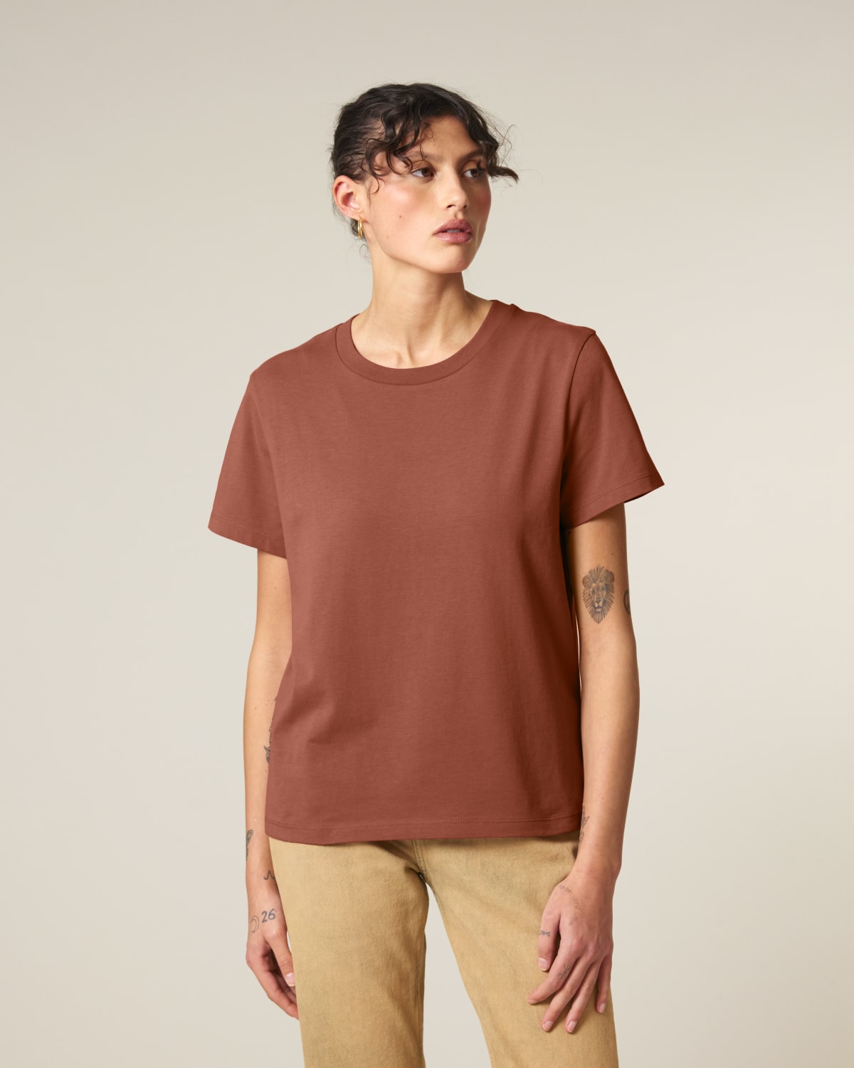 Stanley Stella Stella Muser in Heritage Brown – Modellansicht
