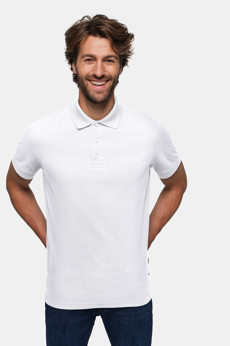 HAKRO 801 Poloshirt Pima-Baumwolle in Weiß – Modellansicht