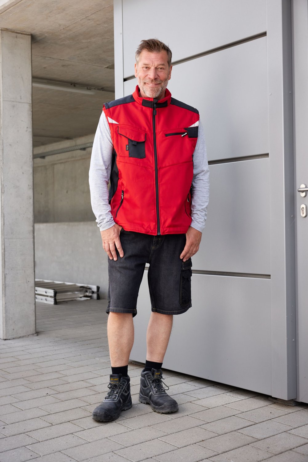 Daiber Workwear Softshell Vest - STRONG - in Black/Black – Modellansicht