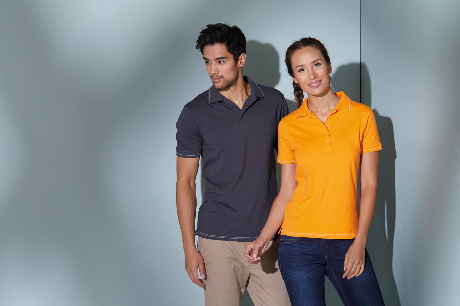 Daiber Men's Elastic Polo in Navy/White – Modellansicht