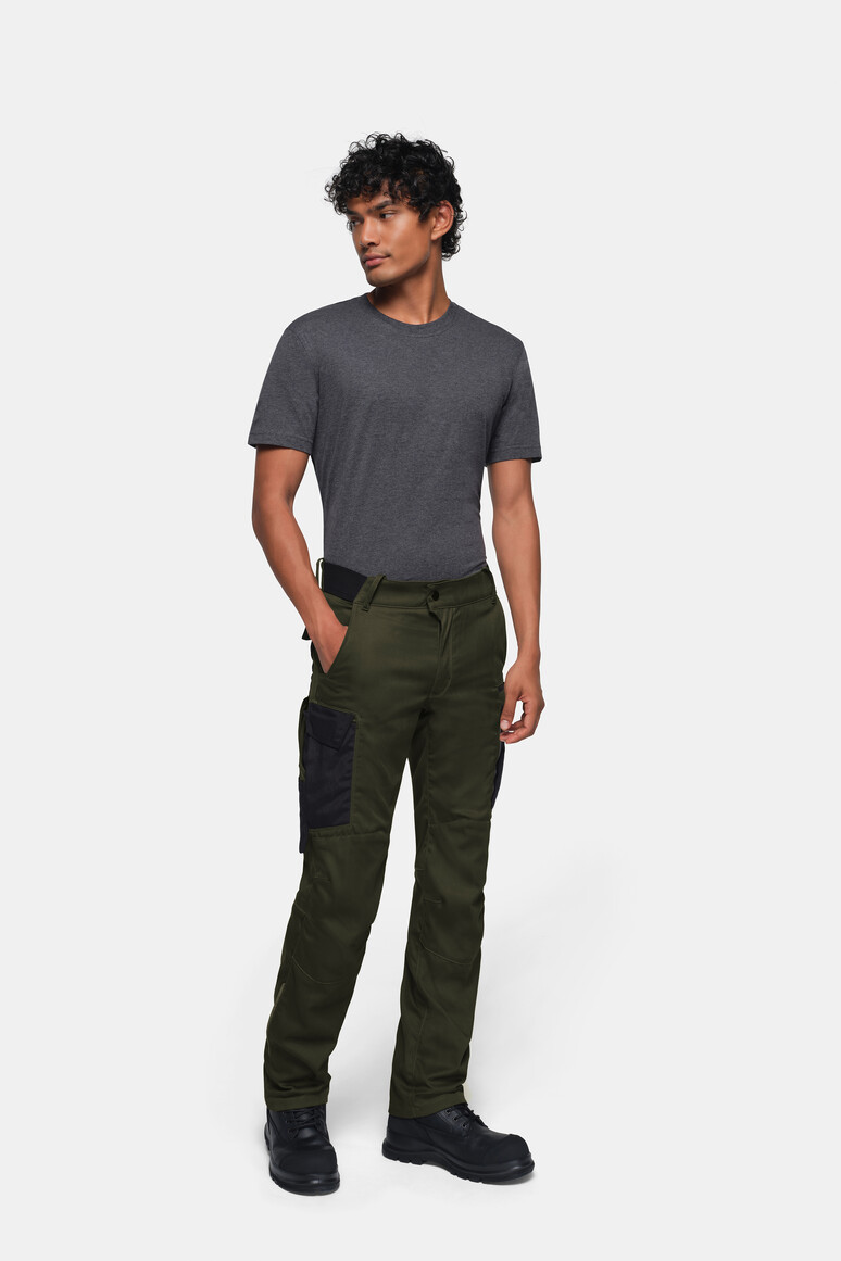 HAKRO 715L Worker-Performancehose ECO in Olive – Modellansicht