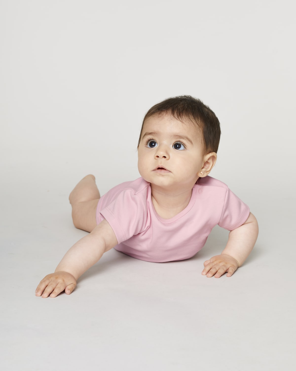 Stanley Stella Baby Body in Cotton Pink – Modellansicht