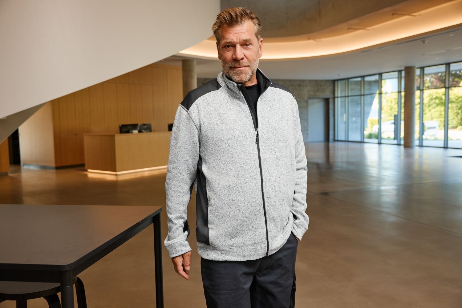 Daiber Men's Knitted Workwear Fleece Jacket - STRONG - in Black/Black – Modellansicht