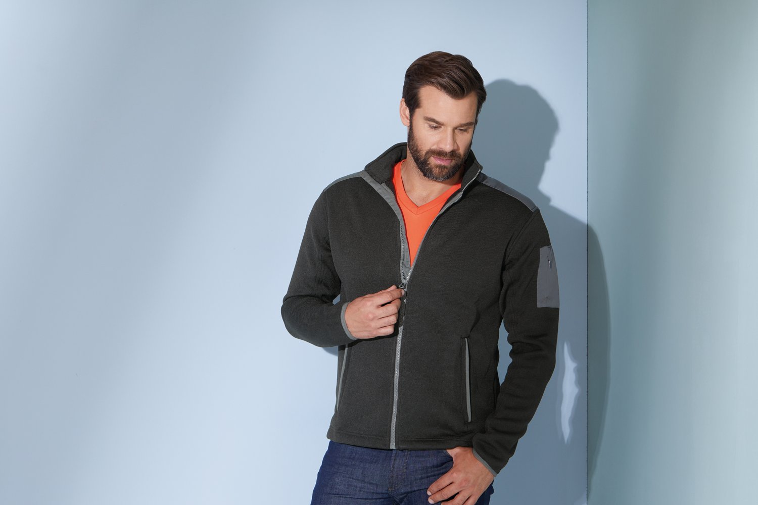 Daiber Men's Knitted Fleece Jacket in Black/Carbon – Modellansicht