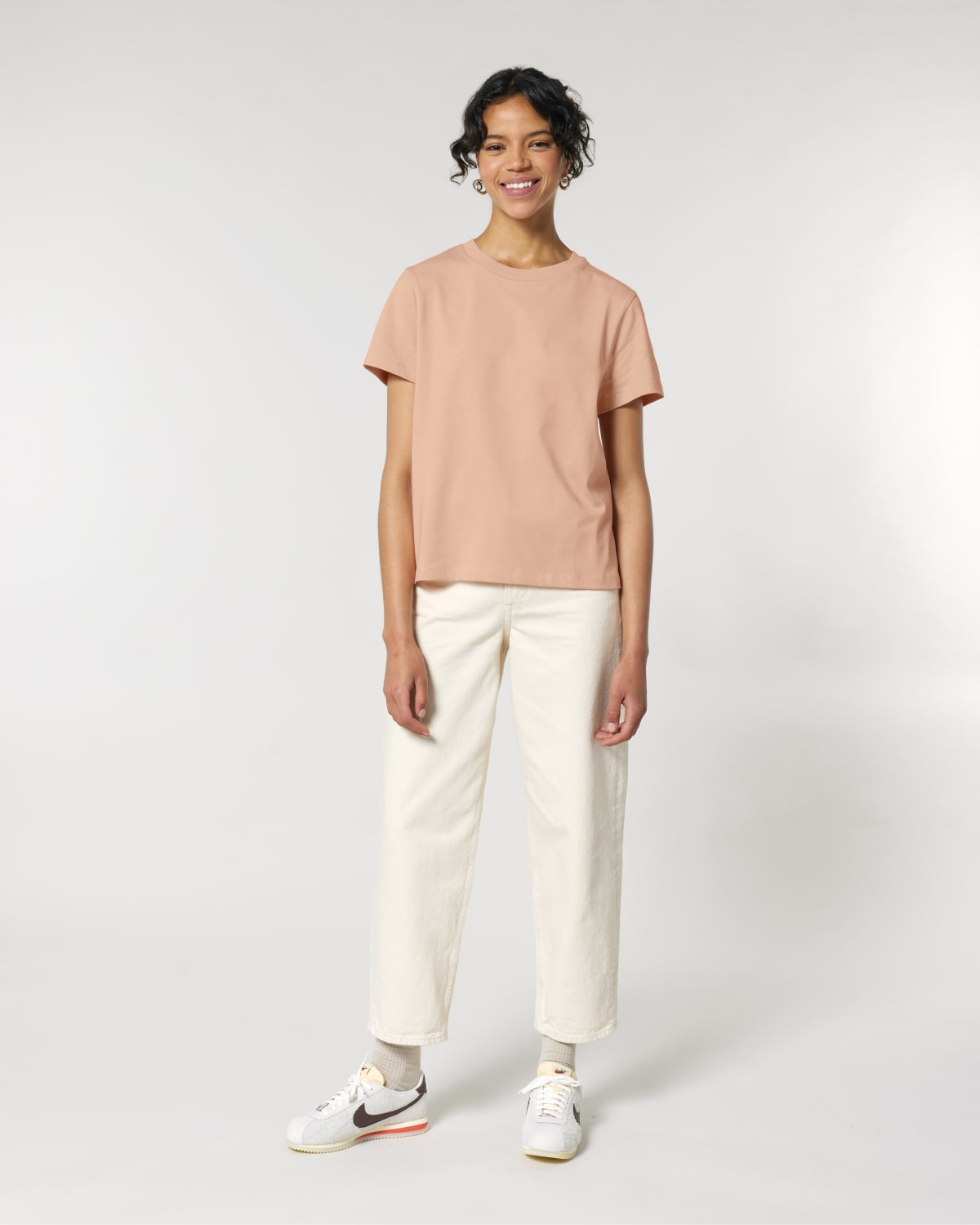Stanley Stella Stella Muser in Fraiche Peche – Modellansicht
