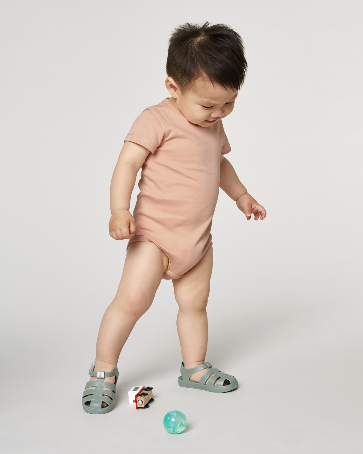 Stanley Stella Baby Body in Fraiche Peche – Modellansicht