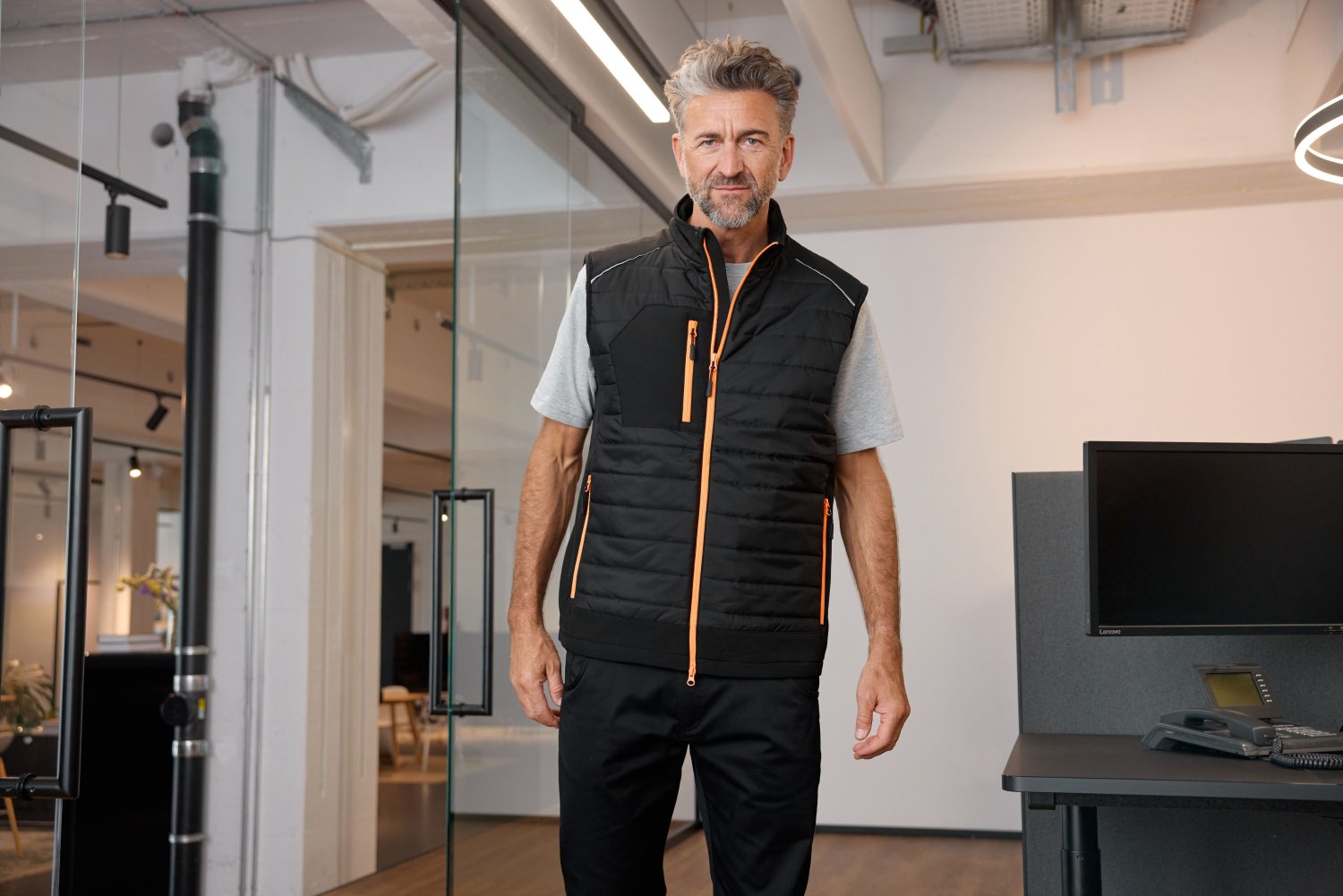 Daiber Men's Hybrid Vest GRS in Black/Black – Modellansicht