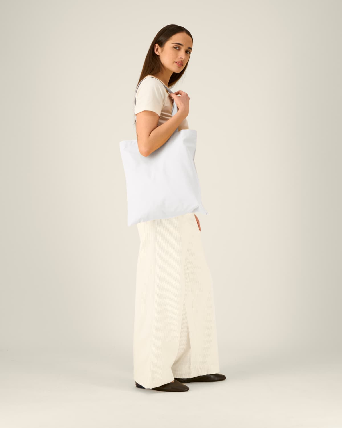 Stanley Stella Light Tote Bag in White – Modellansicht