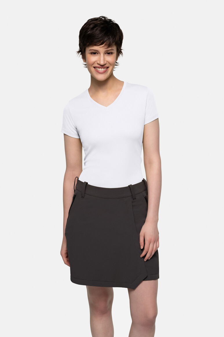 HAKRO 187 Damen V-Shirt COOLMAX® ECO in Weiß – Modellansicht
