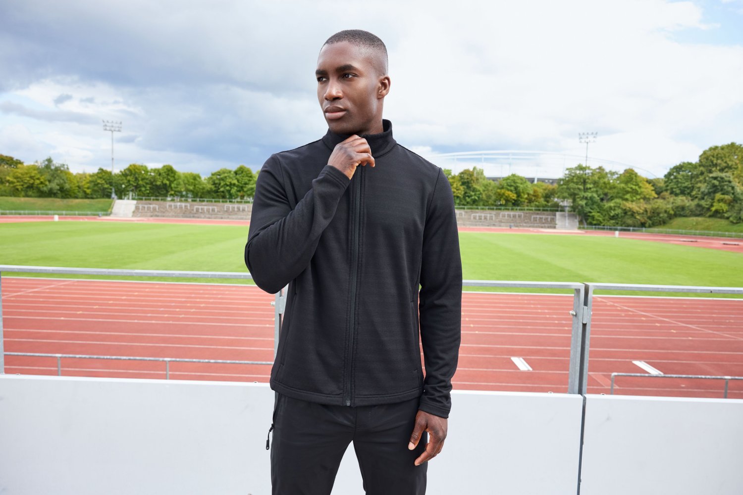 Daiber Men's Sports Structured Fleece Jacket GRS in Black – Modellansicht