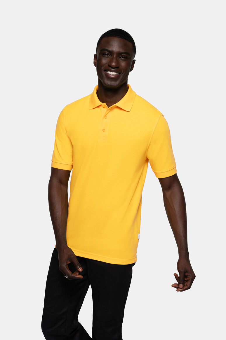 HAKRO 816 Poloshirt MIKRALINAR® in Sonne – Modellansicht
