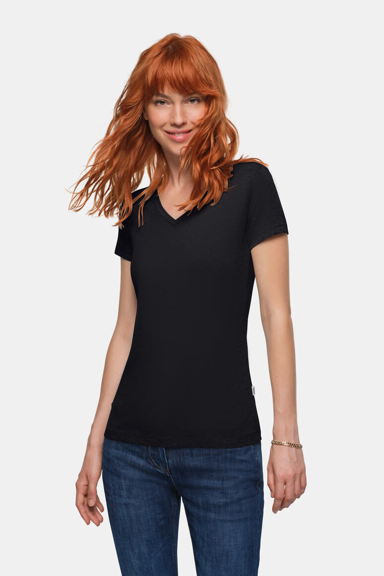 HAKRO 172 Damen V-Shirt Stretch in Schwarz – Modellansicht