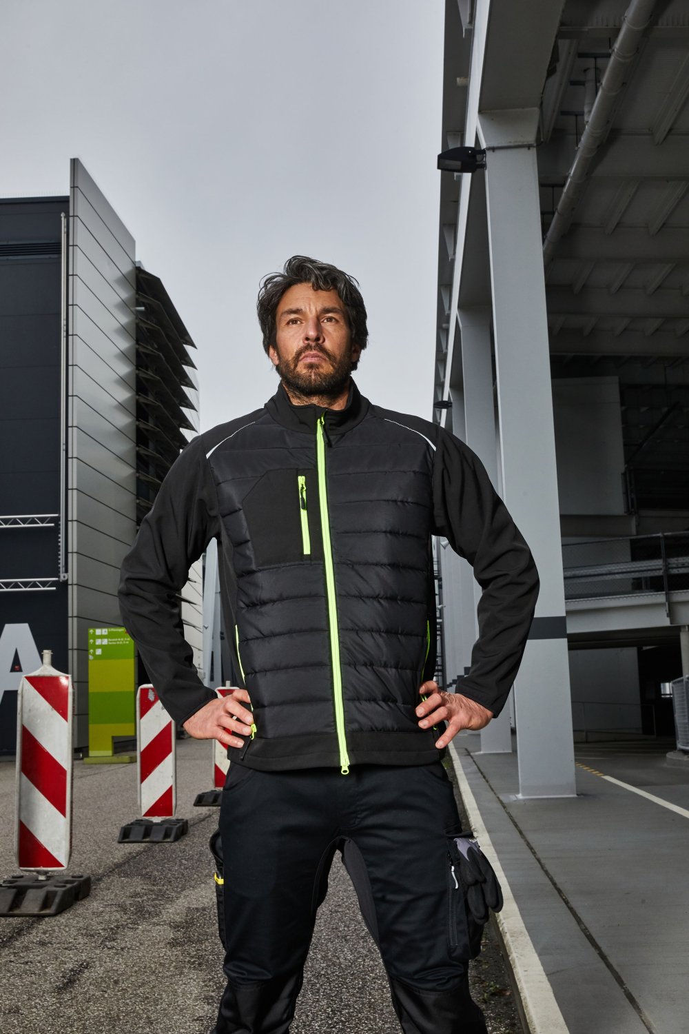 Daiber Men's Hybrid Jacket GRS in Black/Black – Modellansicht