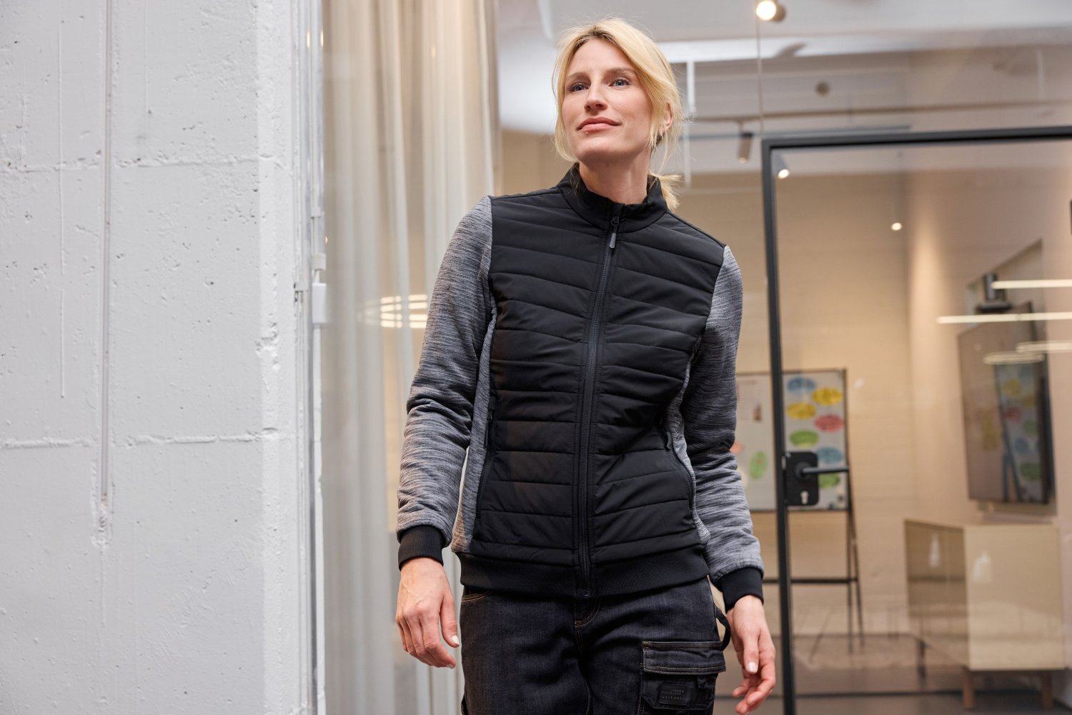 Daiber Ladies' Padded Hybrid Jacket in Black/Carbon-Melange – Modellansicht