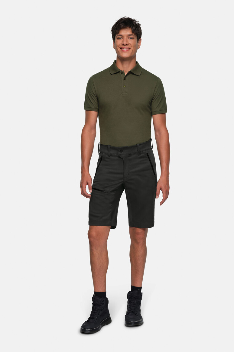 HAKRO 713 Performanceshorts ECO in Karbongrau – Modellansicht