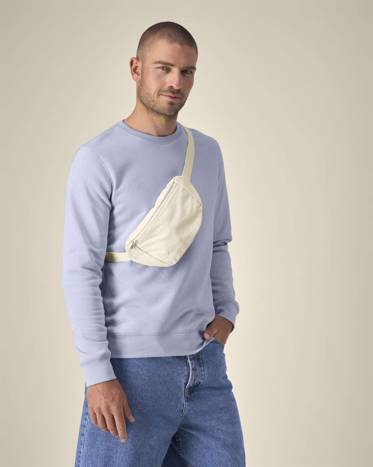 Stanley Stella Hip Bag in Natural – Modellansicht