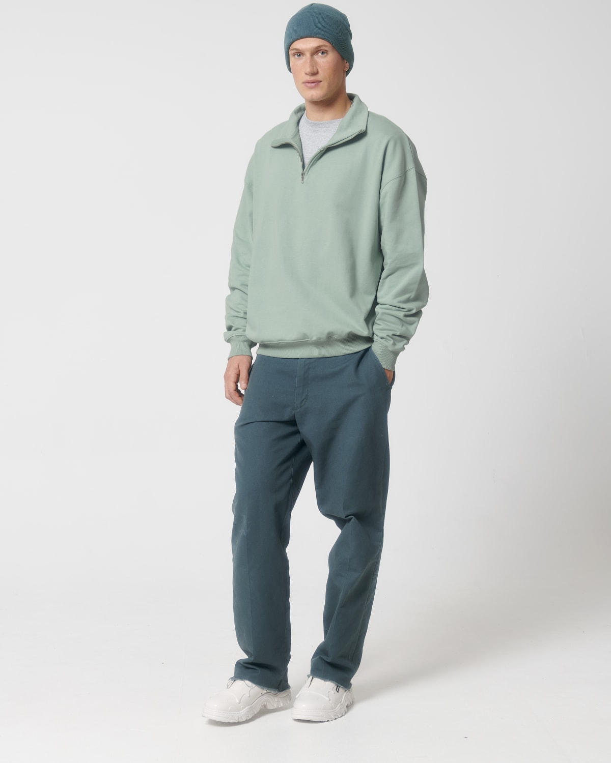 Stanley Stella Miller Dry in Aloe – Modellansicht