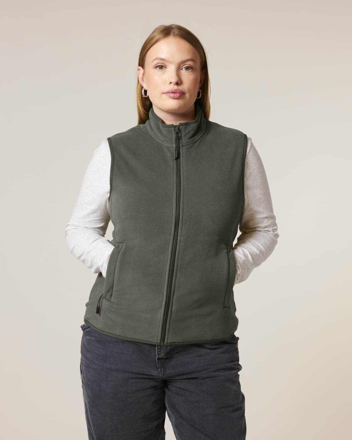 Stanley Stella Stella Quester in Khaki – Modellansicht