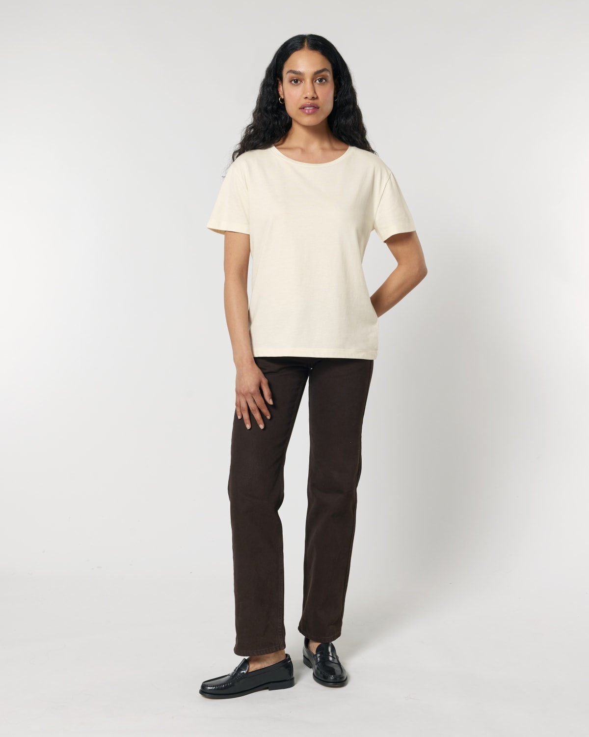 Stanley Stella Stella Serena in Natural Raw – Modellansicht