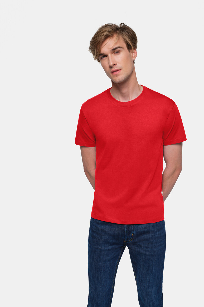 HAKRO 292 T-Shirt Classic in Rot – Modellansicht
