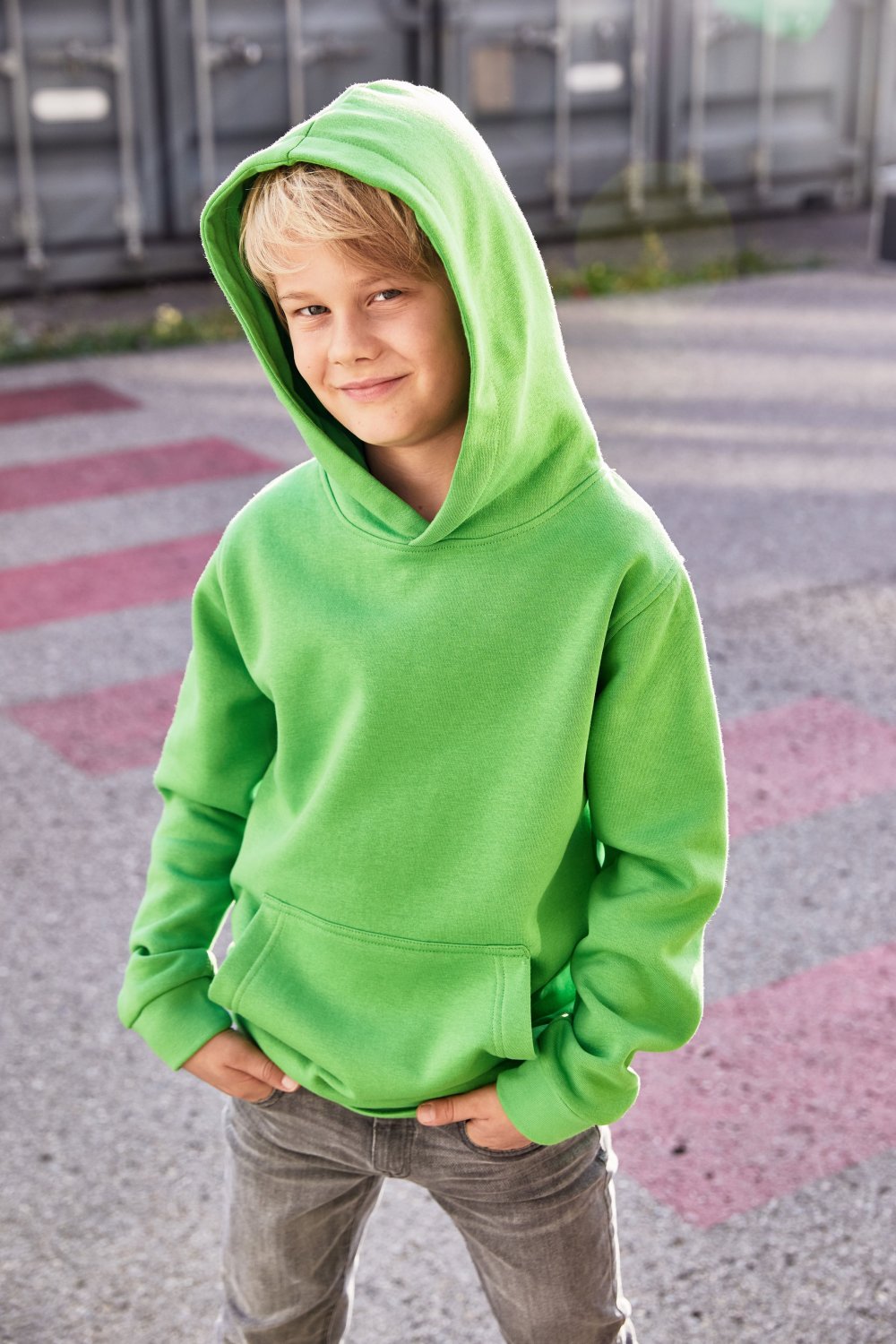 Daiber Children Promo Hoody in Red – Modellansicht