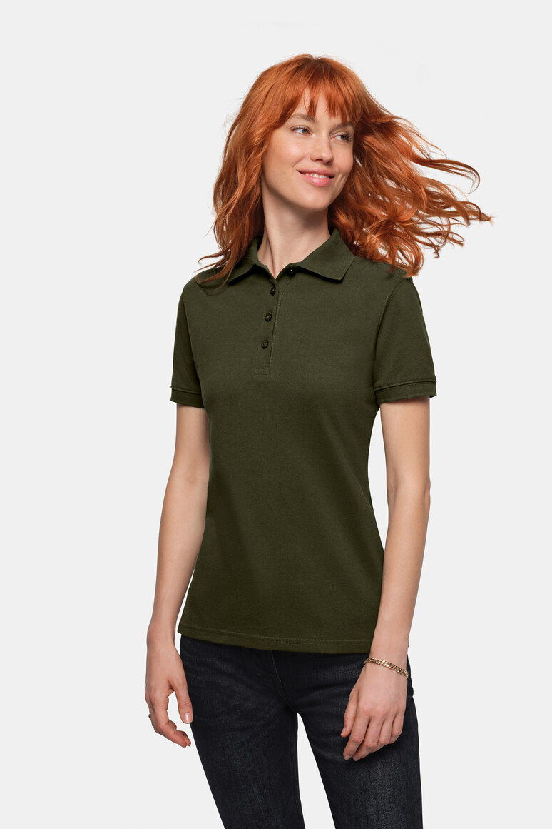 HAKRO 301 Damen Poloshirt Bio-Baumwolle in Olive – Modellansicht