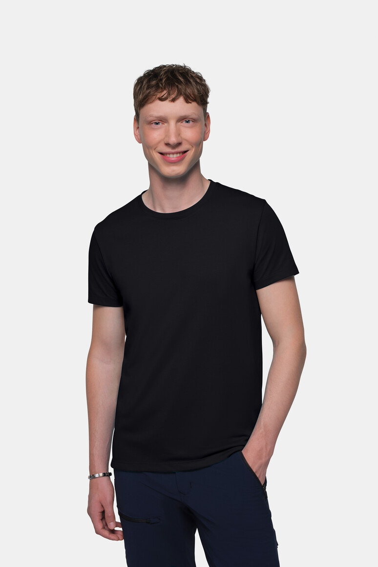 HAKRO 269 COTTON TEC® T-Shirt in Schwarz – Modellansicht