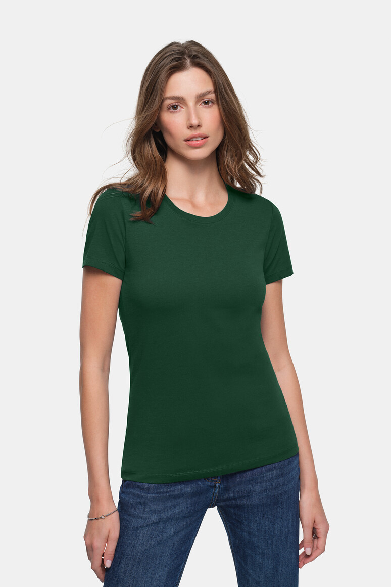 HAKRO 127 Damen T-Shirt Classic in Tanne – Modellansicht