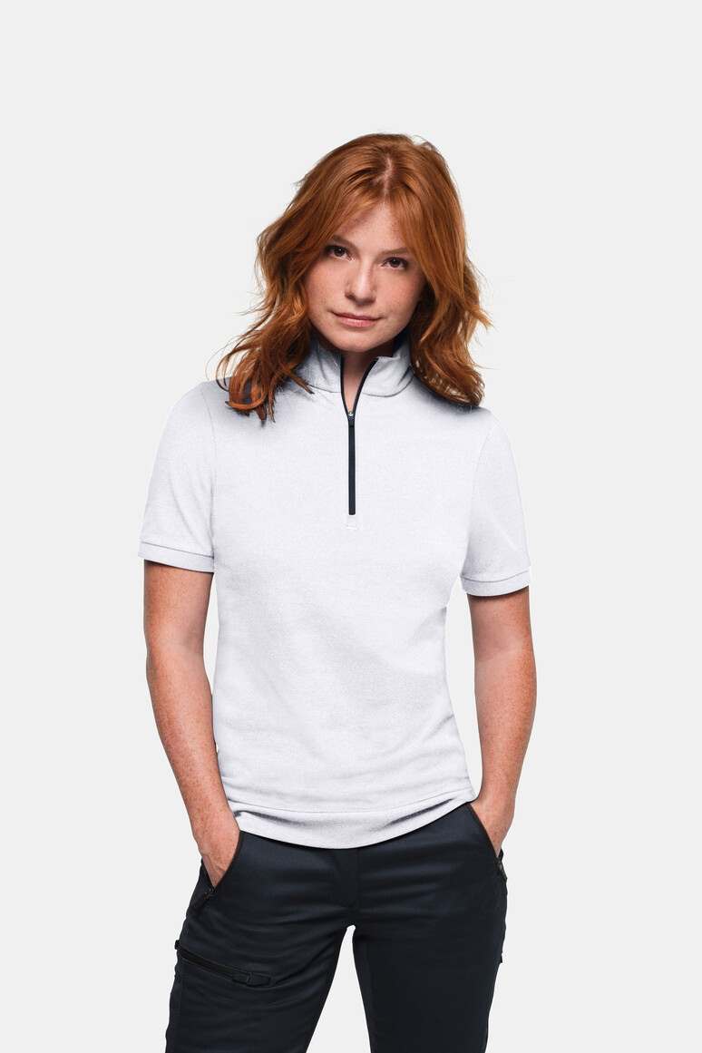 HAKRO 334 Damen Zip-Shirt Piqué MIKRALINAR® ECO in Weiß – Modellansicht
