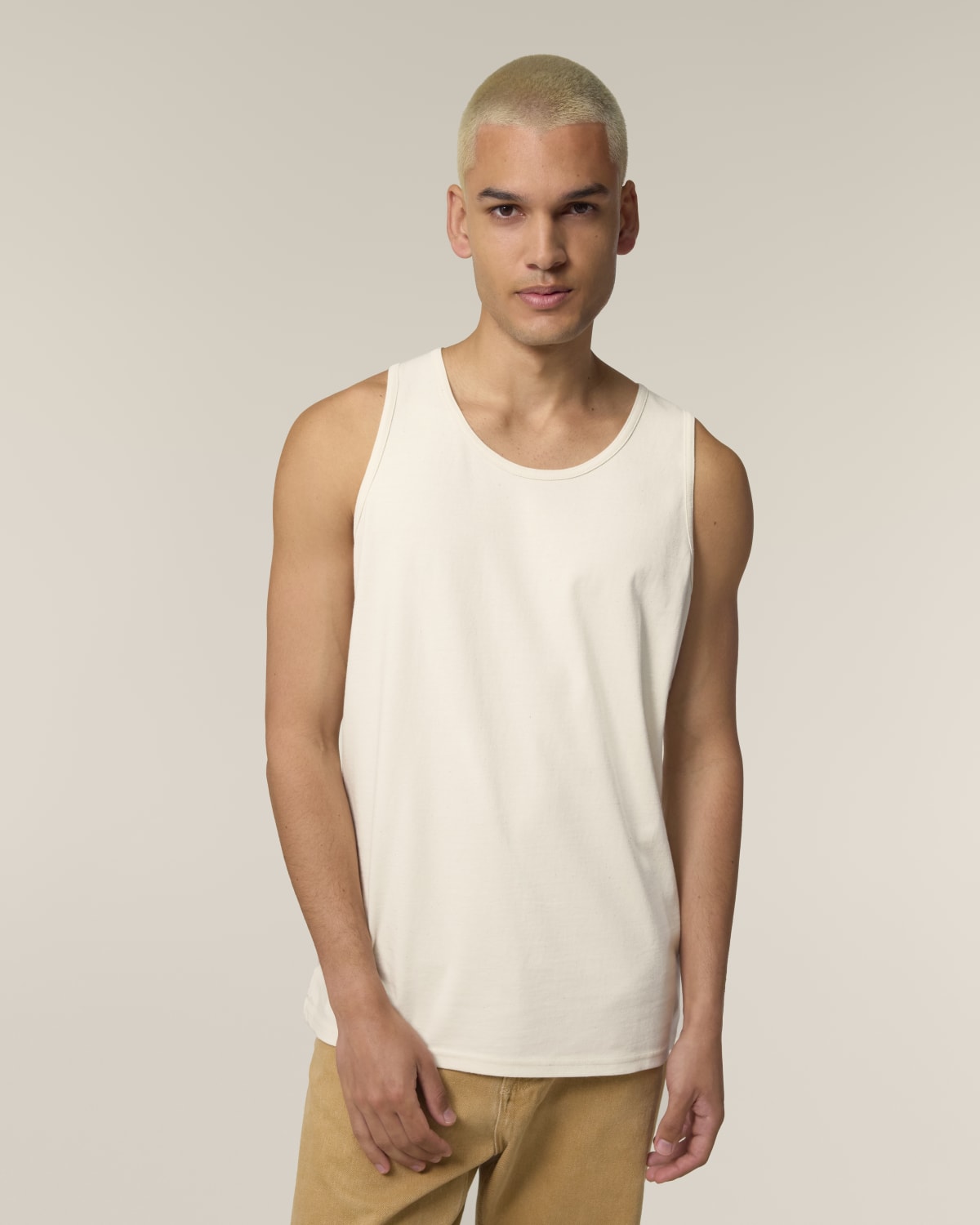 Stanley Stella Stanley Stancer in Natural Raw – Modellansicht