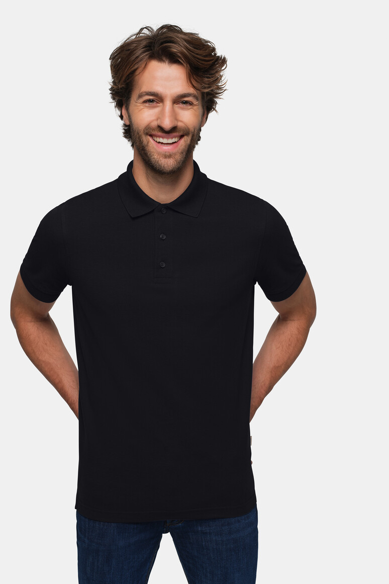 HAKRO 801 Poloshirt Pima-Baumwolle in Schwarz – Modellansicht